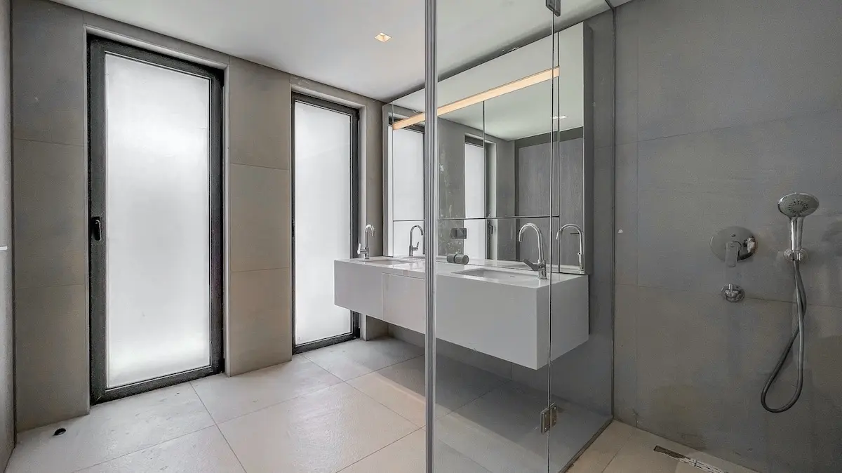 Modern bathroom